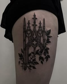 a black and white photo of a tattoo design on the back of a woman's thigh