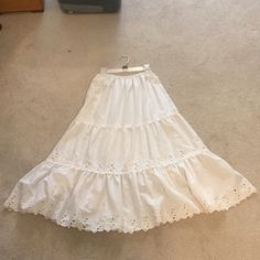 Gorgeous Vintage Skirt/Slip With Pretty Details. Would Be Perfect Under A Wedding Dress Or Worn On Its Own. (No Lining! You Would Likely Need A Slip!) No Noticeable Stains, Discoloration, Or Holes. Sold In Used Condition. (Though Never Worn By Me!) Approx Measurements (Laid Flat, No Stretch) Waist - 10” (Elastic So It Can Stretch) Length - 28” White Tiered Skirt, Crane Wives, A Wedding Dress, Tiered Skirt, Women Skirts Midi, Vintage Skirt, Concert Outfit, White Vintage, A Wedding