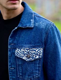 Calligraphy On Clothes, Calligraphy Fashion, Arab Men Fashion, Arabic Calligraphy Design, Denim Embroidery