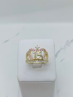 14k gold ring sweet 15 quinceañera crown    ❤️ Fine jewelry  ❤️ Size 8 ❤️ 100% 14k Yellow Gold with white and pink cubic zirconia  ❤️ Includes a box  Check out my other jewelry  ❤️ Anillo de quinceañera de 14k de oro sólido  ❤️ Corona de Quince años ❤️ Joyeria fina  ❤️ Esta sortija es tamaño 8 ❤️ Incluye Cajita ♥️ Piedra blanca y rosado en oro dorado   Vea mi página para ver más joyas SKU 042944 15 Rings Quinceanera Emerald Green, Rings For Quinceanera, Pink Princess Jewelry For Wedding, Pink Crown-shaped Wedding Jewelry, Rose Gold Crown Design Jewelry For Anniversary, Princess Crown Jewelry For Anniversary, Personalized Yellow Gold Jewelry For Sweet 16, Elegant White Jewelry For Sweet 16, Quince Rings Gold