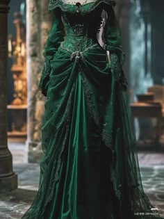 Old Fashion Dresses, Chique Outfits, Fantasy Dresses, Royal Dresses, Green Gown, Dress Design Sketches, Fantasy Gowns, Medieval Dress, Pretty Prom Dresses