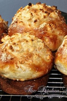 some type of bread sitting on top of a rack with other food items in it