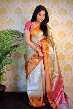 Kashima Rafi, Saree Bride, Saree Traditional, Silk Weaving, Indian Saree Blouse, Saree Designs Party Wear, Red Wedding Dresses, Indian Bridal Outfits