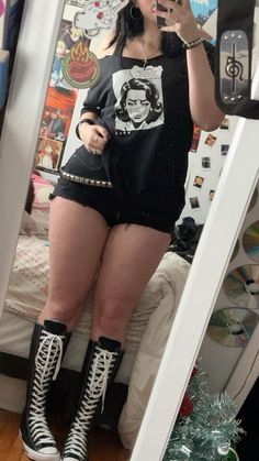 Thick Emo Outfits, Midsize Fashion Goth, Emoish Outfits, Goth Midsize Outfits, Thick Emo Goth, Post Hardcore Outfit, Chubby Alt Outfits, Alt Midsize Outfits, Midsize Alternative Fashion