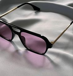 Classy Glasses, Cute Sunglasses, Apple Laptop, Trendy Sunglasses, Cool Sunglasses, Glasses Fashion, Modern Fashion, Prescription Lenses, Sunnies