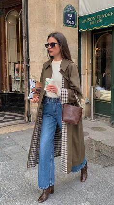 How To Make Jeans, Look Boho Chic, Stile Hijab, Skandinavian Fashion, Chique Outfits, Womens Windbreaker, Looks Street Style, Fall 24, Fall Fits