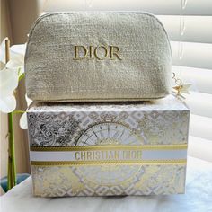 Brand New And 100% Authentic Dior Small Half-Moon Shaped Makeup Pouch Bag In Gold With Gold Charm. Lining: White-Material Feels Like Plastic Type Of Material For Easy Cleaning. Size: 7 "(L) 4.25 "(H) X 2.25 "(W) (Approximately Measurement) This Is Authentic Gift With Purchase Item From Dior Holiday 2024 Beauty Sale. *Box Is Not Included (Display Only) Brand-New. Never Used. Only Opened/Minimally Handled To Photograph And Measure. Please Review The Pictures To Better Determine The Condition. Colo Dior Holiday, Christian Dior Makeup, Makeup Dior, Holiday 2024, Dior Gold, Dior Makeup, Dior Fashion, Gift With Purchase, Moon Shapes