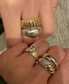 Looks Hip Hop, Mixed Metal Jewelry, Mia 3, Chunky Jewelry, Ring Stack, Funky Jewelry, Stacked Jewelry, Jewelry Lookbook