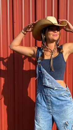 Country Fest Outfits, Calgary Stampede Outfits, Stagecoach Outfit, Country Concert Outfit Ideas, Tennessee Outfits, Country Concert Outfits, Overalls Outfits, Concert Outfit Ideas