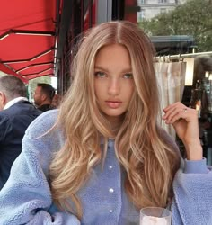 Warm Blonde Hair, Rambut Brunette, Blonde Hair Transformations, Strawberry Hair, Romee Strijd, Honey Blonde Hair