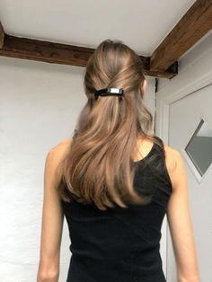 Half Up Half Down Hair Barrette, Barrette Hairstyles Aesthetic, French Barettes Hairstyles, French Barrette Clip, French Hair Clip, Hair Barrettes Hairstyles, Barrette Hairstyles, Hairstyles For All Hair Types, Aesthetic Hairstyles