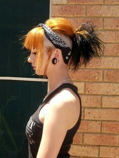 Mohawk With Bangs, Black Mohawk, Chica Punk, Rock Hairstyles, Scene Girl, Mohawks, Punk Hair, Alternative Hair