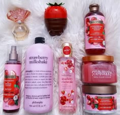 Body Shop Strawberry, Strawberry Scent, Body Hygiene, Bath And Body Works Perfume, Shower Skin Care, Body Smells, Strawberry Milkshake, Cream Body, This Is Your Life