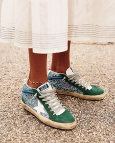 Golden Goose Sneakers Outfit, Fav Outfit, Sneaker Outfits, Simple Work, Dr Shoes, Preppy Shoes, Quoi Porter, Fashion Shoes Sneakers, Super Rich