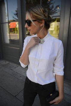 Masculine Fashion For Women, Outfit Formal Mujer, Outfit Elegantes, Masculine Fashion, Cupcakes And Cashmere, Tuxedo Shirts, White Blouse, Cute Fashion