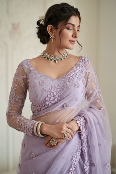 A photo of a Pakistani bride wearing a rich red bridal saree with intricate golden embroidery along the borders. The saree is paired with a matching blouse that has bold golden motifs on the sleeves and neckline. Classy Saree Look, Reception Saree Look, Red Bridal Saree, Wedding Frock Designs, Classy Saree, Simple Lehenga, Golden Embroidery