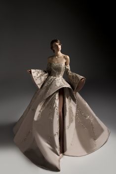 Magic Fashion, Royalty Fashion, Fantasy Gowns, فستان سهرة, Fantasy Dress, Couture Gowns, Gorgeous Gowns, Beautiful Gowns, Couture Dresses