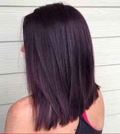 Blackberry Hair Colour, Pelo Color Borgoña, Black Cherry Hair Color, Black Cherry Hair, Spring Hair Color Trends, Haircolor Ideas, Violet Hair Colors, Cherry Hair Colors, Dark Red Hair Color