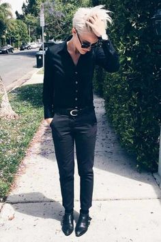 Tomboy Style Summer, Mode Queer, Androgynous Fashion Women, Style Androgyne, Tomboy Stil, Lesbian Outfits, Tomboy Look, Lesbian Fashion, Tomboy Chic