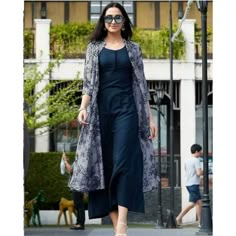 Shrug Kurti, Long Dress Design, Salwar Kamiz, Indian Gowns Dresses, Kurti Designs Party Wear, Kurta Designs Women, Dress Indian Style, Stylish Dresses For Girls