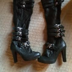 Thomas wylde black leather skull boots Black Thomas wylde boots  never worn skull buckles leather boots  3 inch heels size 8  they  are awsome boots thomas wylde Shoes Gothic Leather Boots For Night Out, Heel Display, Goth Heels, Skull Boots, Snake Skin Heels, Mcbling Fashion, Jade Design, Funky Shoes