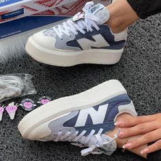 Casual Chunky Platform Sneakers For Streetwear, Casual New Balance Platform Sneakers, New Balance Streetwear Platform Sneakers, New Balance Low-top Platform Sneakers For Streetwear, Knee Length Boots, Street Style Outfits Men