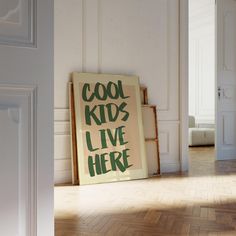 there is a sign that says cool kids live here on the wall next to it