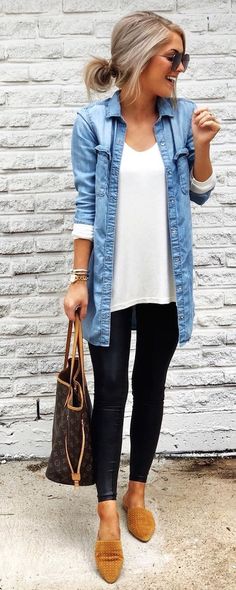 10 Unique Looks You Didn't Know You Could Put Together With A Denim Jacket.  Without a doubt, the ultimate go-to piece everybody needs in their wardrobe is the classic denim jacket. Here's how you can create amazing pieces with it! Spring Women Outfits, Outfit Essentials, Spring Outfits Women, Winter Trends, Casual Spring, Inspired Outfits, Trendy Style