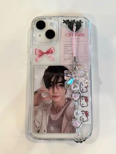 Cute Kpop Photocards, Pink Phone Asthetic, Cute Hello Kitty Phone Cases, Enhypen Phone Case Ideas, Kpop Phone Case Deco, Pc Phone Case Kpop, Phone Case With Photocard, Case Ideas Phone