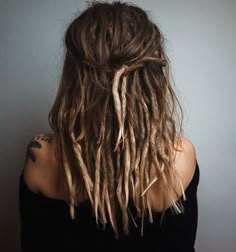 Dreads Underneath Hair, Half Head Dreads, Dreads Inspiration, Half Dreaded Hair, Dreads Short Hair, Long Dreadlocks, Rasta Hair, Dreadlocks Girl