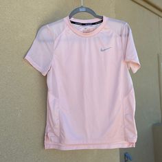 Nike Pink Tops For Summer, Nike Pink Tops For Sports Season, Casual Pink Nike Shirt, Nike Pink T-shirt With Graphic Print, Nike Running Top, Tops Nike, Pink Short Sleeve Sports T-shirt, Cute Nike Outfits, Pretty Top