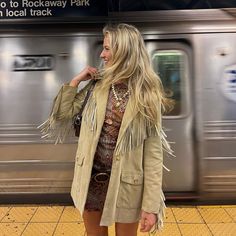 The Sage Vintage (@thesagevintage) | Instagram 70s Cowgirl Fashion, Dark Green Boots Outfit, White Fringe Jacket Outfit, Country Singer Outfits, Nyc Cowgirl, Western Vintage Outfits, Womens Western Outfits Cowgirl Fashion, Boho Cowgirl Outfit, Fringes Dresses