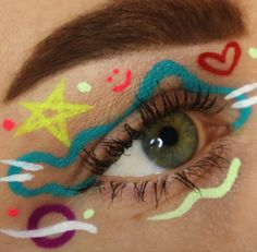 Scribble Makeup Look, Crazy Eye Makeup Creative, Artsy Makeup Looks Aesthetic, Cool Makeup Looks Creative Easy, Weird Eyeliner, Fun Eyeliner, Hippie Makeup, Artsy Makeup