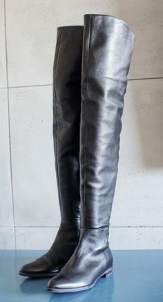 SIMPLE super high vintage flat OVERKNEE boots size: 37 EUR, 6.5 US WOMEN, 4UK WOMEN total height 70cm ! super high quality leather leather inside zippers made in Italy condition: excellent vintage Fitted Leather Wedge Boots For Party, Fitted Knee-high Wedge Boots For Winter, Chic Fitted Wedge Boots With Round Toe, Elegant Fitted Wedge Boots With Round Toe, Chic Full-length Leather Boots, Y2k Shoes, Sock Booties, Boots Vintage, Vintage Flats