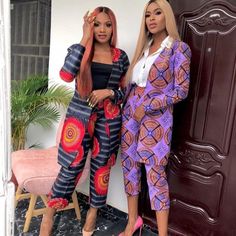 Chic Ankara Styles 2018. Steal Her Look! Have Tribe of Afrik make you look good. Chic Ankara Styles, Steal Her Look, Ankara Suit, African Boutique, Kitenge Designs, Boss Suits, Ankara Short, Costume Africain, African Print Tops