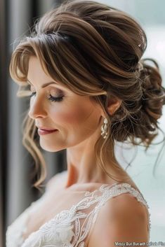 60 Most Beautiful Mother of the bride hairstyles - Latest & Trendy Nail Designs Loose Updo Wedding Mother Of The Bride, Loose Wedding Updo, Tease Hair, Mother Of Bride Makeup, Mother Of The Bride Hairdos, Mother Of The Bride Hairstyles, Mother Of The Groom Hairstyles, Loose Bun, Bride Updo