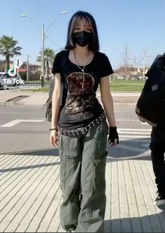 Effortlessly cool in these casual grunge cargo pants. Pair with a vintage band tee and combat boots for that perfect mix of comfort and edge. Ready to take on the day in style. #grunge #grungefashion Band Tee Outfits, Styl Grunge, Grunge Fits, Drone Images, 2000s Fashion Outfits, Skirt Long, Swaggy Outfits, Tee Outfit