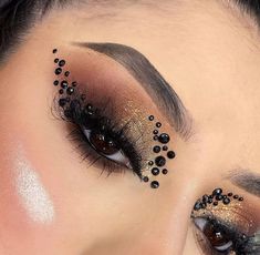 Black Rhinestone Eye Makeup, Black Rhinestones Makeup, Makeup Ideas For Dance Competition, Ramp Makeup Looks, Black Gem Makeup, Makeup Looks With Jewels, Dance Performance Makeup, Black Rhinestone Makeup, Black And Gold Makeup Looks