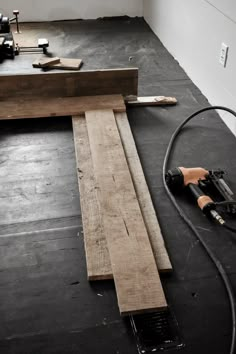 the floor is being laid out and ready to be used as a workbench