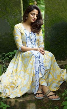 Maxi Dress Poses, Nikhila Vimal, Dress Poses, Poses For Women, Dance Photography Poses, Simple Kurta Designs, Salwar Designs, Frock For Women, Casual Indian Fashion