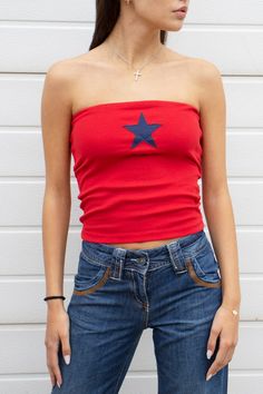 Y2k Fitted Strapless Top, Trendy Fitted Tops With Star Print, Fitted Star Print Y2k Top, Fitted Y2k Tops With Star Print, Fitted Star Print Summer Tops, Fitted Star Print Tops For Summer, Y2k Stretch Strapless Top, Y2k Fitted Bandeau Top, Fitted Sleeveless Top With Star Print