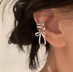 Y2k Piercings, Ušný Piercing, Y2k Earrings, Bio Fashion, Pretty Ear Piercings, Y2k Cute, Bow Style, Aesthetic Y2k, Dope Jewelry