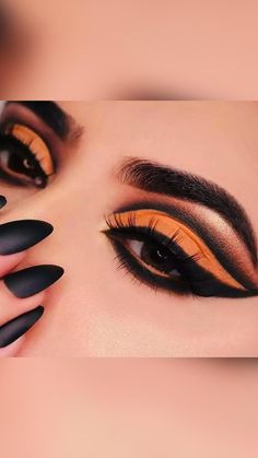 Orange Black Eyeshadow, Black And Orange Halloween Makeup, Black And Orange Eyeshadow, Orange And Black Makeup Looks, Orange And Black Eyeshadow Looks, Black And Orange Makeup, Orange And Black Makeup, Bout Makeup, Black Cat Makeup