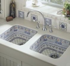 With a leading edge of design and technology in product, Kohler company was born from invention and resourcefulness. The next product is a beautiful kitchen sink in victorian style made by Kohler. #farmhousekitchenideas Make Kitchen Look Bigger, Blue And White Kitchen, Desain Pantry, Kitchen Sink Design, Sink Design, Kitchen Sinks, Beautiful Bathrooms, Design Case, Beautiful Kitchens