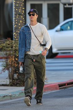 Jacob Elordi Style, Jacob Elordi Outfits, Mens Fall Outfits, Jacob Elordi, Mens Casual Outfits Summer, Handsome Guys, Fall Outfits Men, Mens Outfit Inspiration