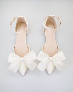 ivory bridal flats with front satin bow Cute Wedding Shoes Flats, Flat White Wedding Shoes, Cute Wedding Flats, Flats With Bows, White Wedding Flats, Wedding Flats For Bride Sandals, White Lace Wedding Shoes, 30a Elopement, Flat Wedding Shoes For Bride