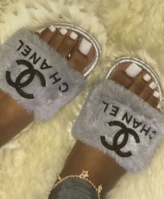 Cute Slides, Chanel Sandals, Fresh Shoes, Hype Shoes, Cute Sandals, Shoe Closet, Slides Shoes, Dream Shoes, Look Casual