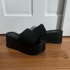 Brand New Never Worn! Black Platform Sandals Tallest Part Of Platform 3.5” Comparable To The Steve Madden Ones! Platform Sandals Black, Steve Madden Platform Sandals, Women Platform Sandals, Black Platform Sandals, Black Platform, Beach Sandals, Dream Shoes, Flip Flop Sandals, Platform Sandals