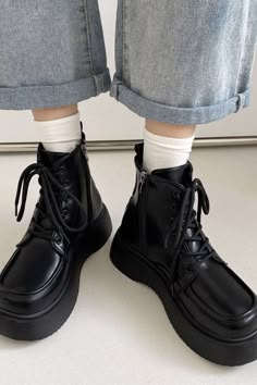 shoe trend for autumn 2023 inspiration, platform zip up boots boogzel clothing Kawaii Dress, Vintage Boots, Fall Aesthetic, Boots Fall, Retro 90s, Platform Boots, Grunge Fashion, Kawaii Fashion, Chic Design