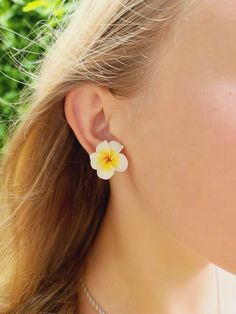 "Adorable Plumeria Frangipani Jewelry, Flower Earrings, Plumeria Earrings, Hawaiian Flower Jewelry, Plumeria Jewelry, Hawaii Flower, Floral Earrings, Hawaiian Jewelry, Gifts from Hawaii, Handmade on Maui by U'i Jewelry Leiko (lay ko) * Petite Flower These earrings come different colors with either a plumeria or tiare flower. The flower is made of a feather weight foam material that looks almost like a real flower, they are very light weight. You can customize these flower earrings to suit your p Frangipani Jewellery, Plumeria Jewelry, Tiare Flower, Real Flower Earrings, Tropical Earrings, Hawaii Jewelry, Plumeria Flowers, Hawaiian Flower, Hawaiian Jewelry